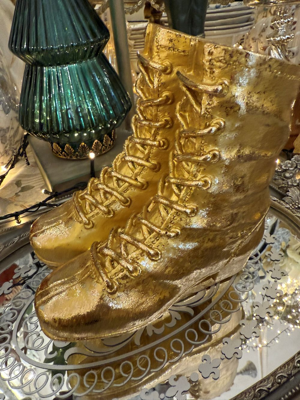 Trésor Éphémère, patins décoratifs dorés 16x18x12 cm, style shabby chic et féérique, pour une décoration romantique et lumineuse