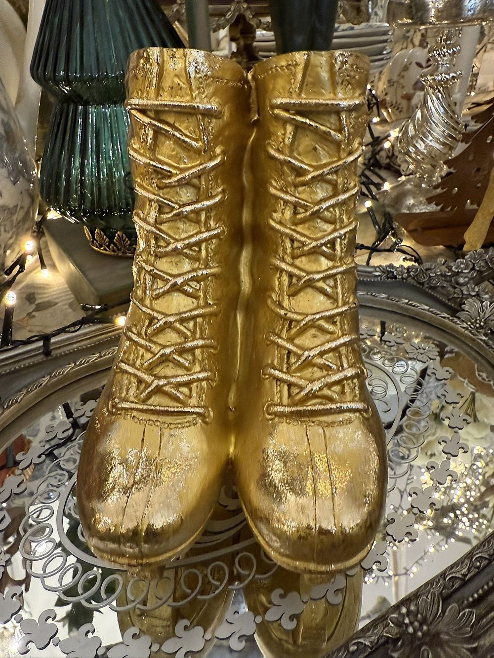 Trésor Éphémère, patins décoratifs dorés 16x18x12 cm, style shabby chic et féérique, pour une décoration romantique et lumineuse